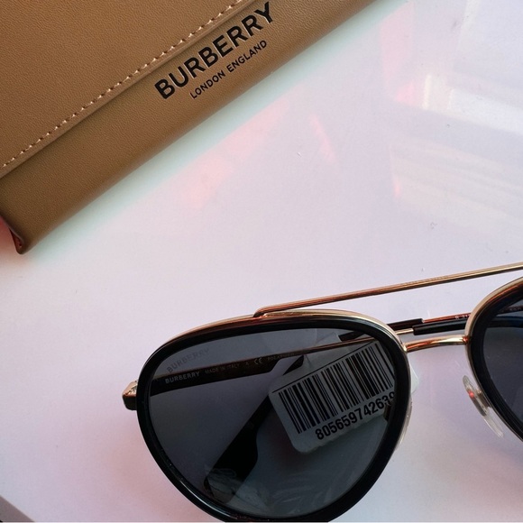 NWT Burberry Sunglasses Gold and Nova Check Trim LOW START - Picture 8 of 9